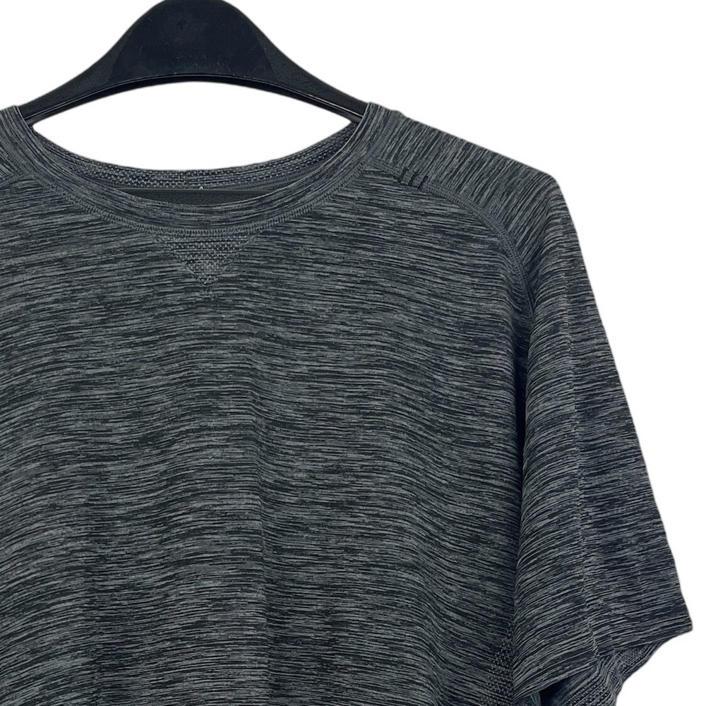 Lululemon Mens L Gray Textured Short Sleeve T Shirt Gym‎ Athletic Workout Top